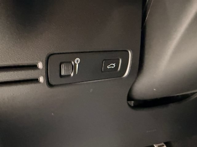 Used 2022 Volvo XC40 P8 Recharge Plus AWD/4WD image 34