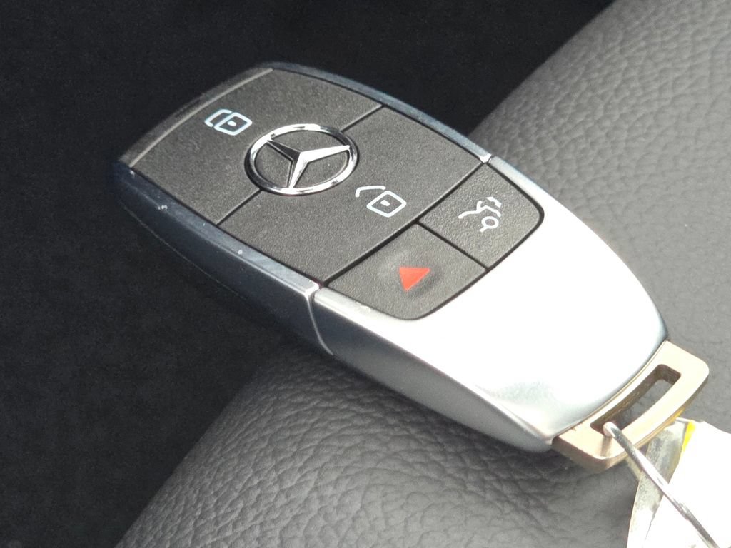 New 2026 Mercedes-Benz GLB 250 4MATIC image 35