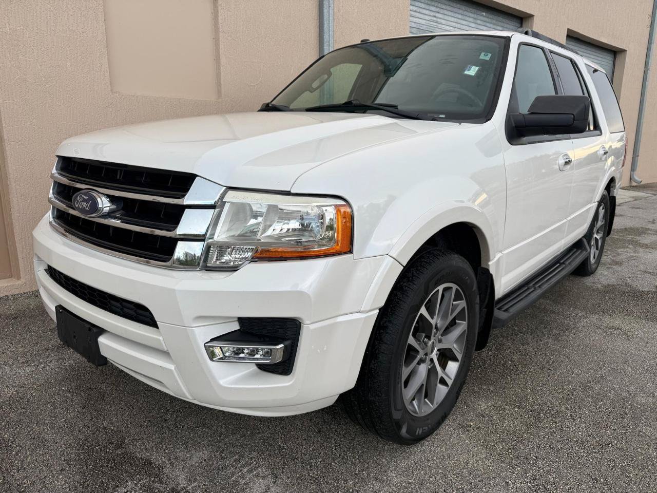 Used 2017 Ford Expedition XLT w/ Equipment Group 202A RWD image 9