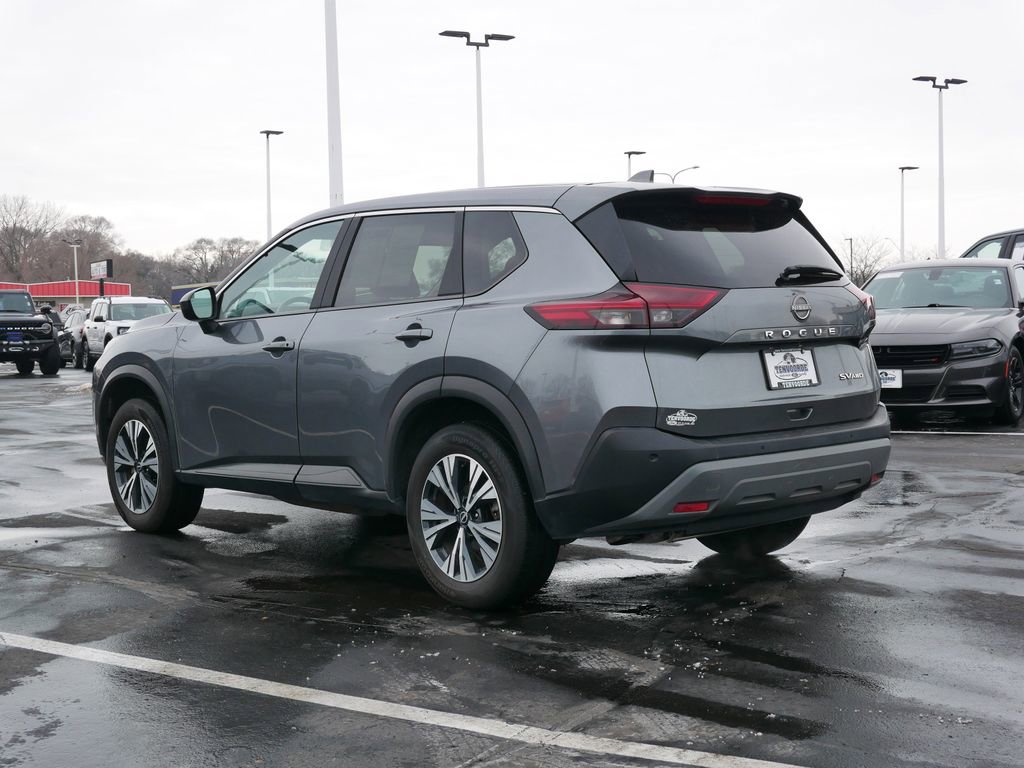 Used 2023 Nissan Rogue SV image 2