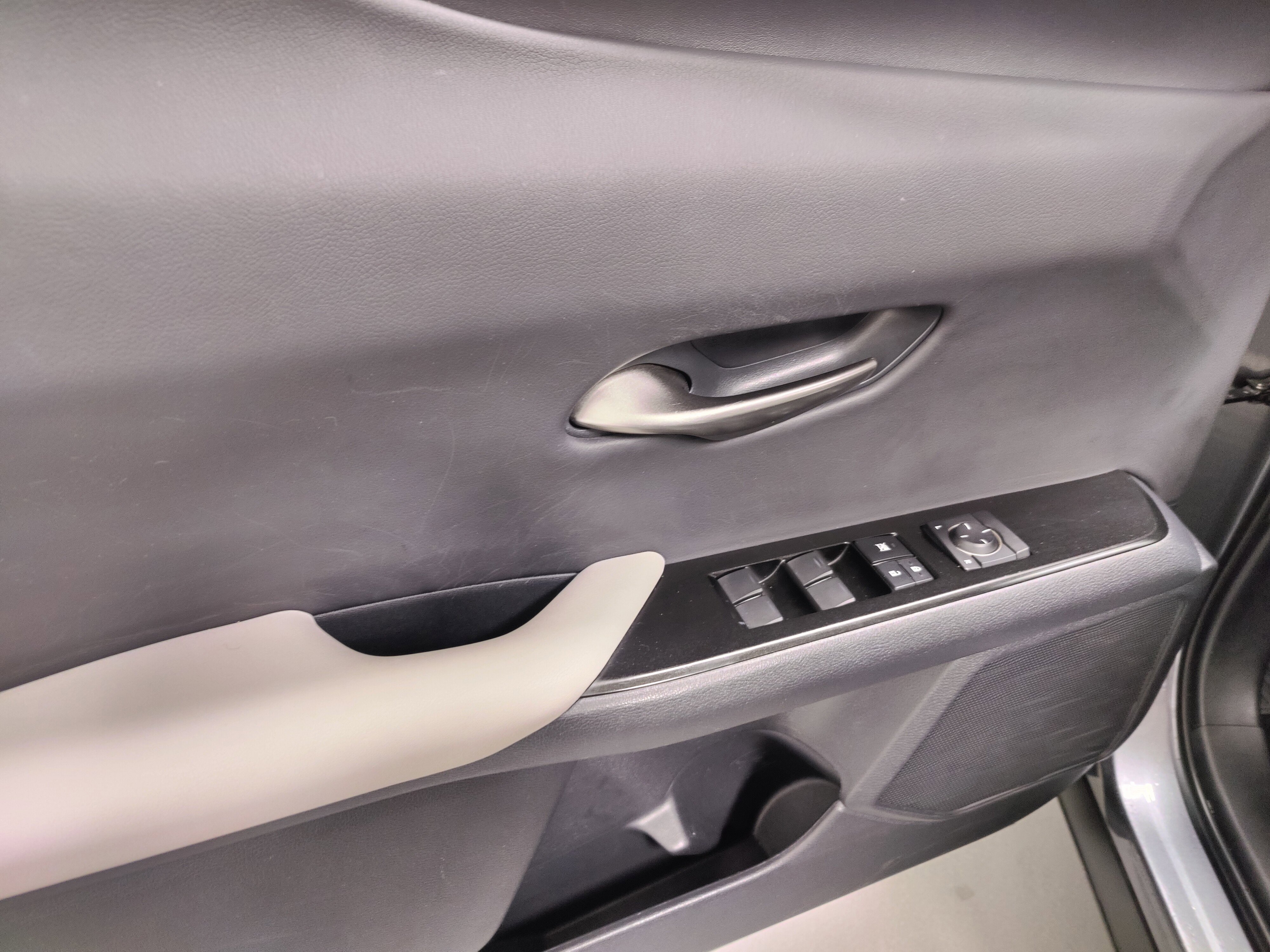 Used 2021 Lexus UX 250h w/ Premium Package image 26