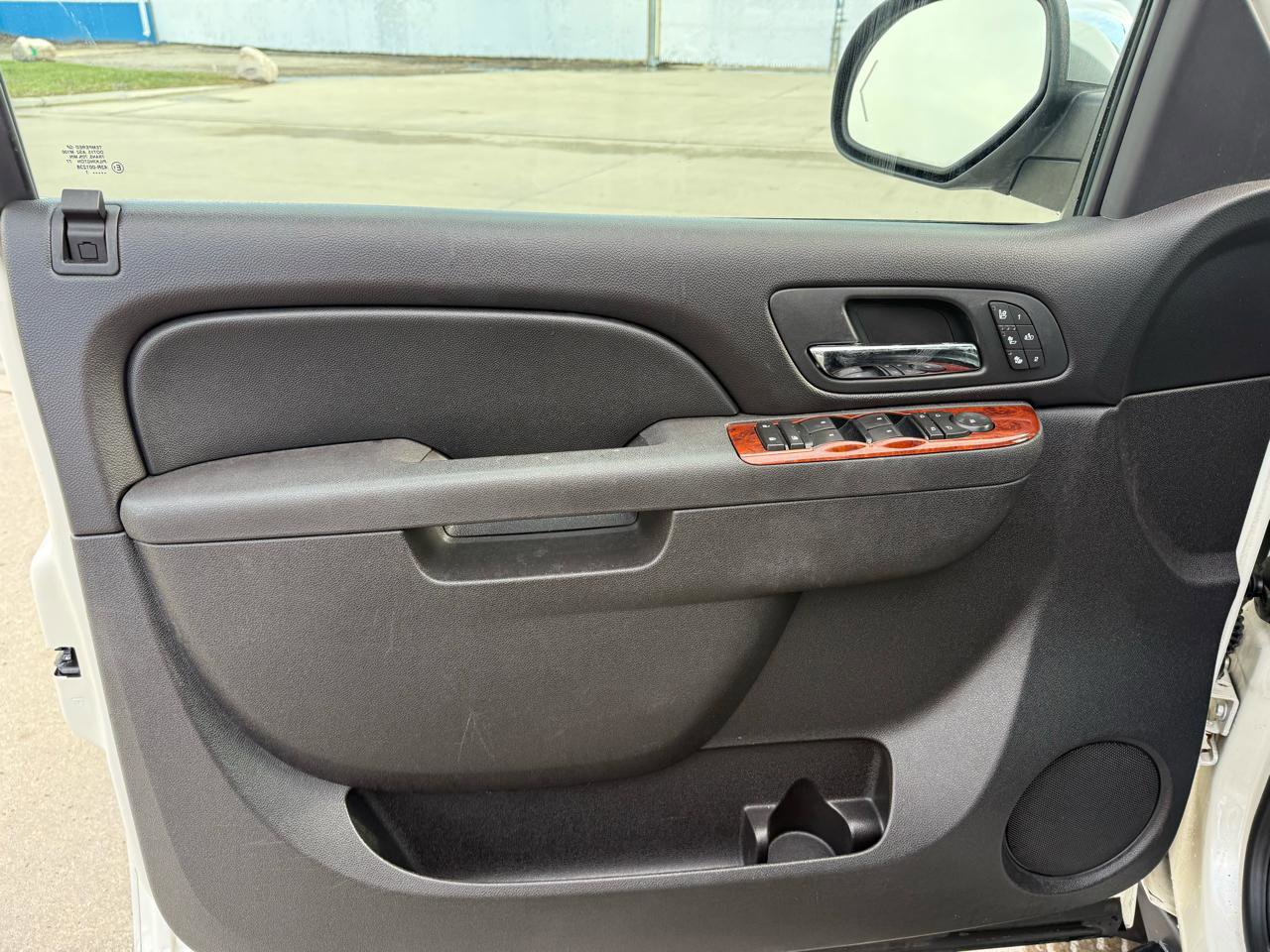 Used 2011 Chevrolet Avalanche LTZ image 13