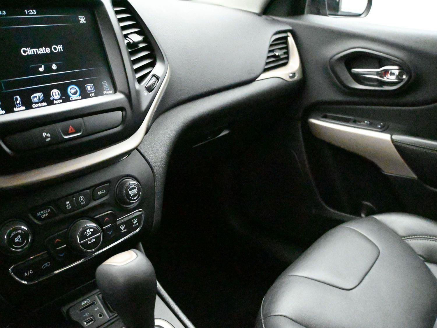 Used 2018 Jeep Cherokee Limited AWD/4WD image 4