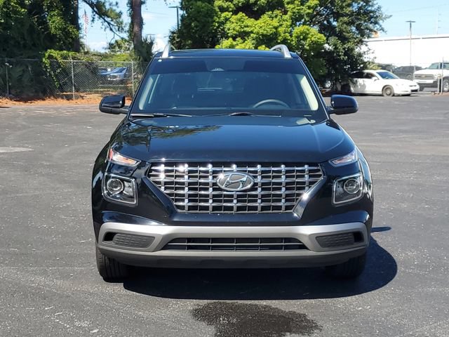 Used 2024 Hyundai Venue SEL FWD image 2