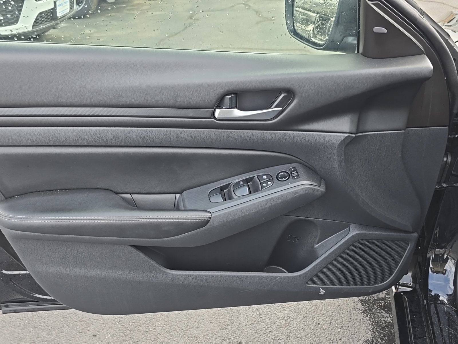 Used 2025 Nissan Altima 2.5 SV AWD/4WD image 7