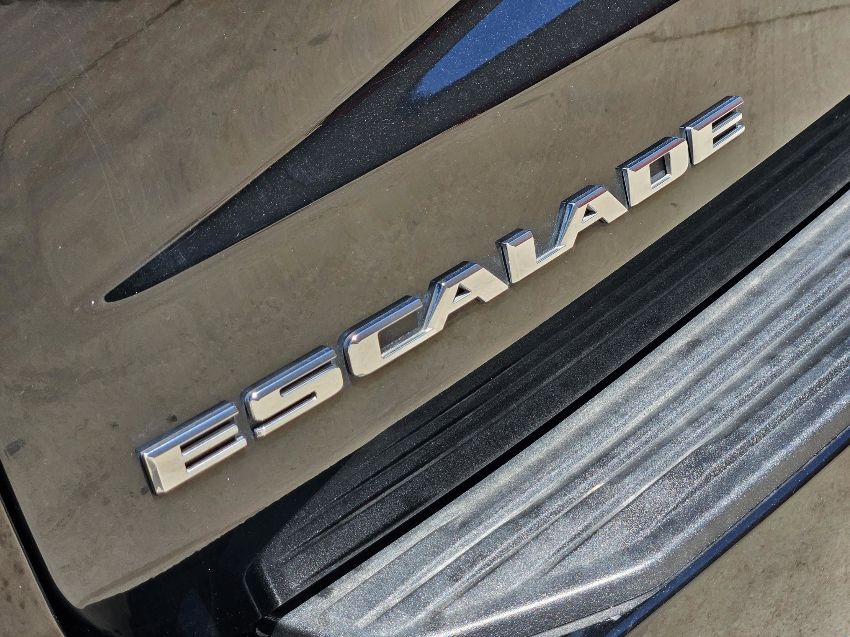 Used 2021 Cadillac Escalade Premium Luxury image 29