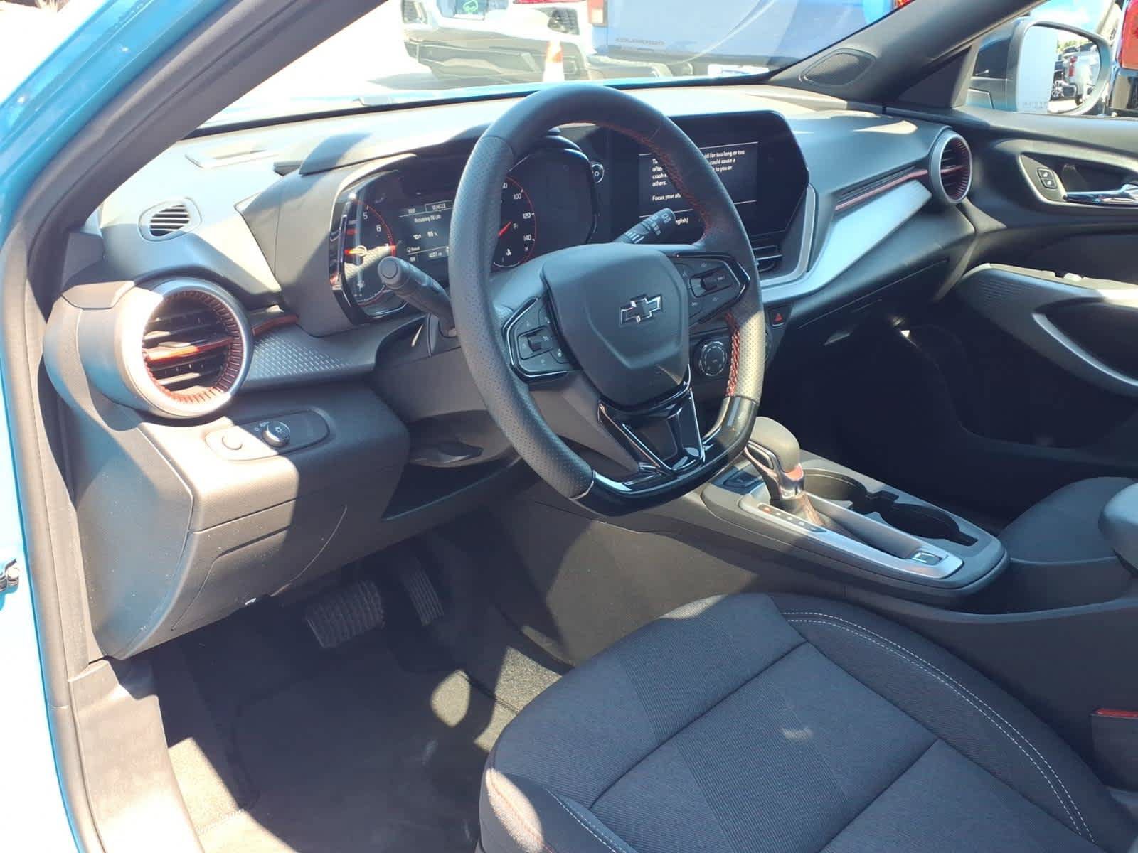 Used 2026 Chevrolet Trax RS w/ Sunroof Package FWD image 9