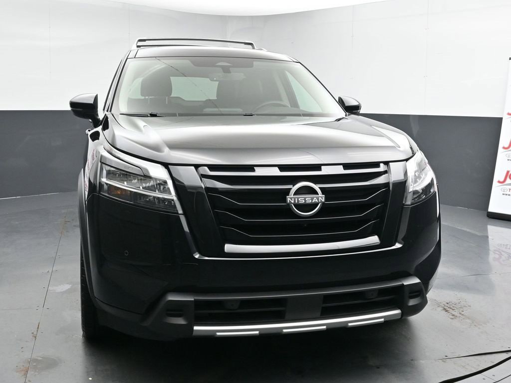 Used 2023 Nissan Pathfinder SL w/ SL Premium Package image 3