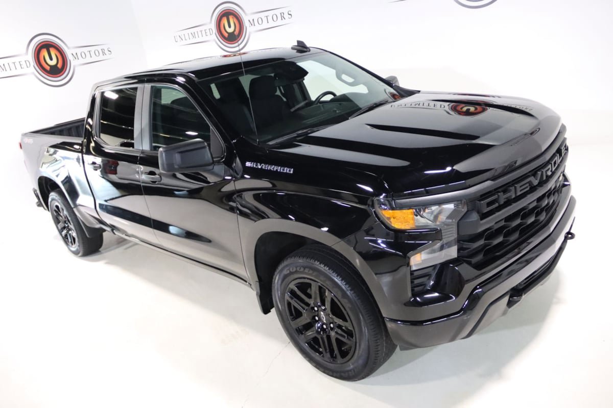 Used 2024 Chevrolet Silverado 1500 Custom AWD/4WD image 9