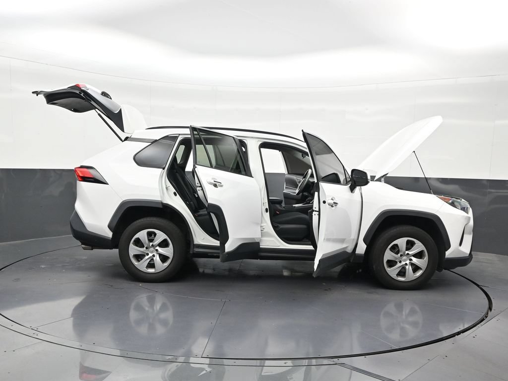 Used 2020 Toyota RAV4 LE FWD image 32