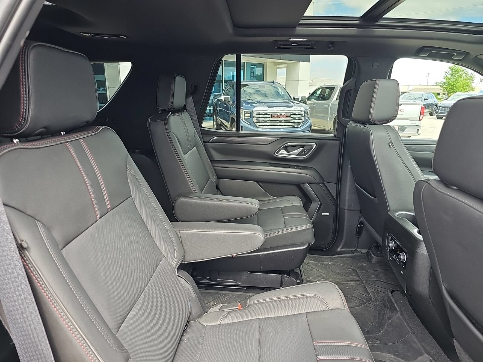 Used 2024 Chevrolet Tahoe RST w/ Luxury Package AWD/4WD image 28