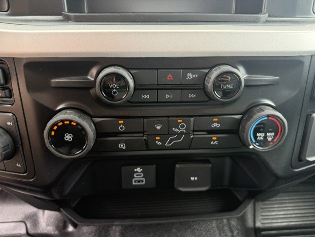 New 2026 Ford F350 XL w/ FX4 Off-Road Package AWD/4WD image 12