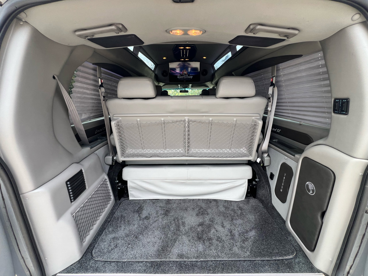 Used 2018 Chevrolet Express 2500 w/ Enhanced Convenience Package image 49