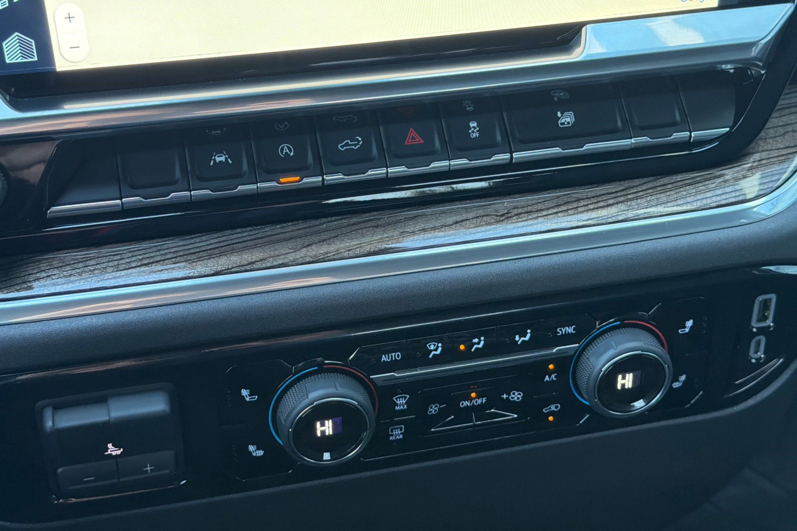 Used 2025 Chevrolet Silverado 1500 LT w/ Protection Package image 25