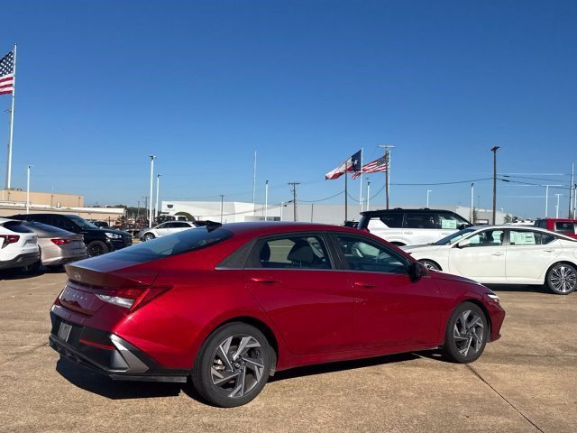 Used 2025 Hyundai Elantra SEL FWD image 29