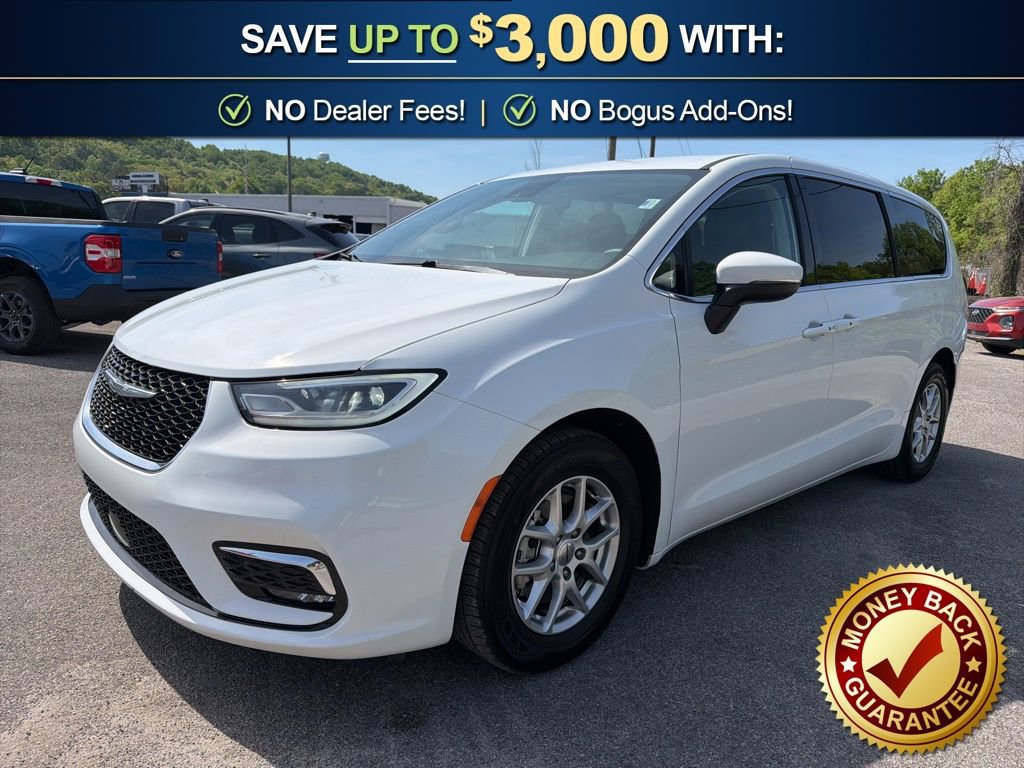 Used 2023 Chrysler Pacifica Touring-L image 1