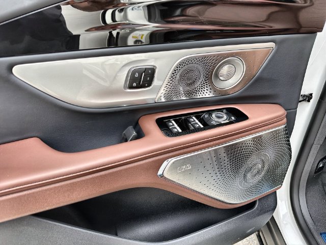 New 2026 Lincoln Nautilus Reserve AWD/4WD image 13