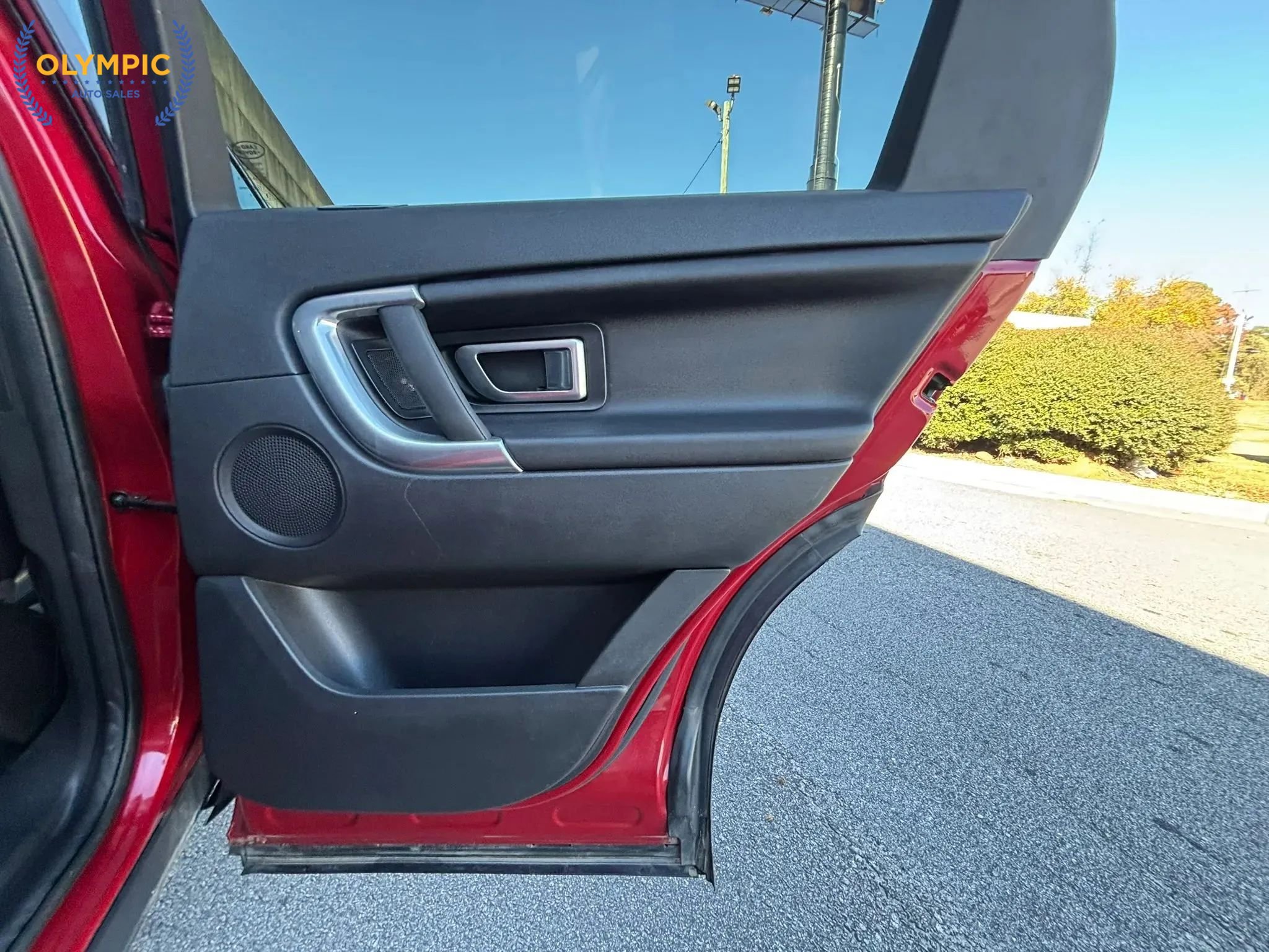 Used 2019 Land Rover Discovery Sport SE image 17