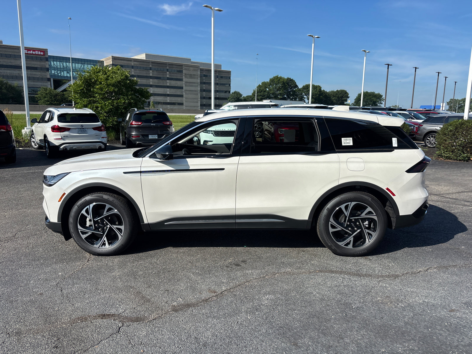 New 2026 Lincoln Nautilus Premier AWD/4WD image 4