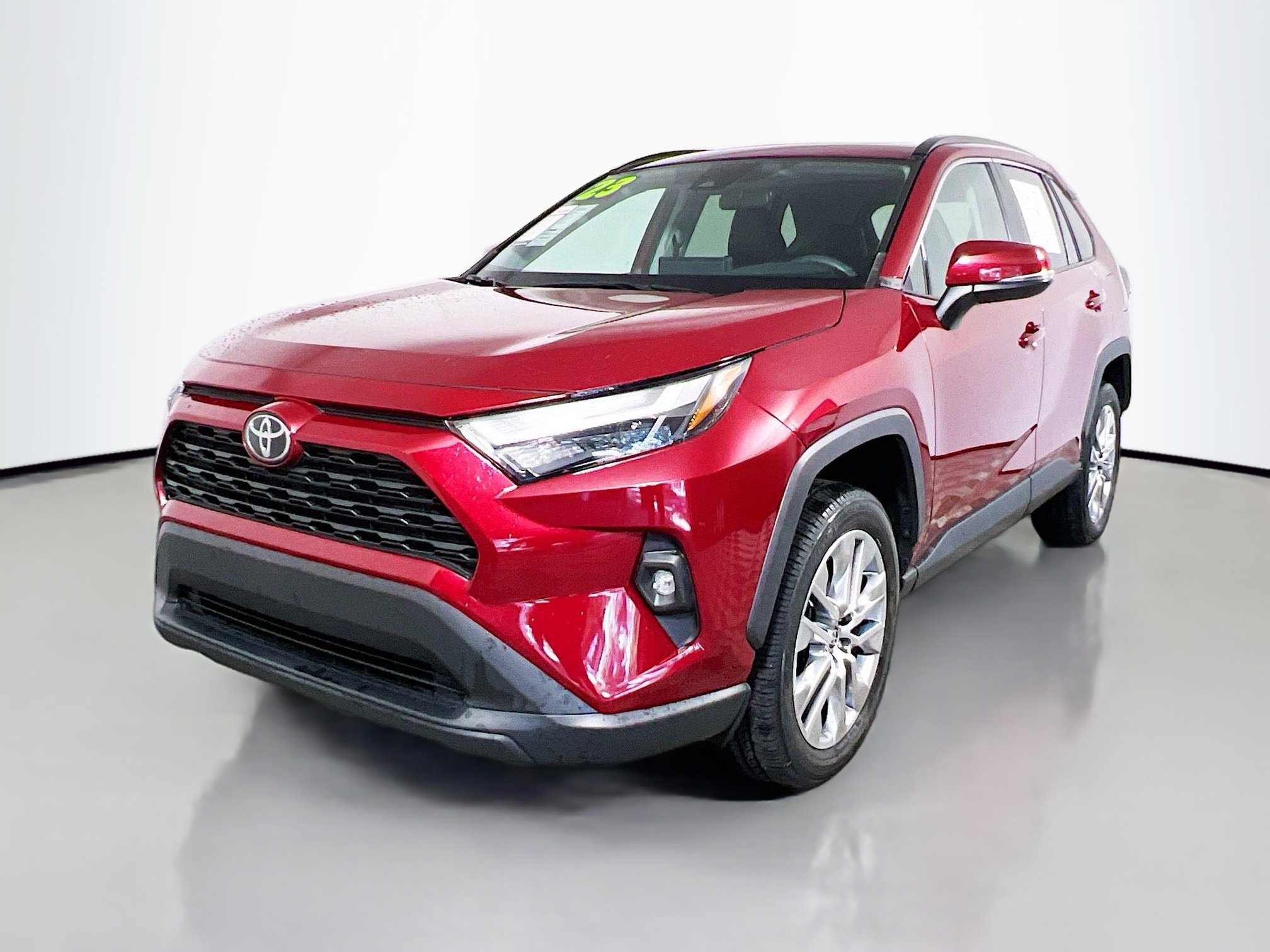 Used 2023 Toyota RAV4 XLE Premium image 10