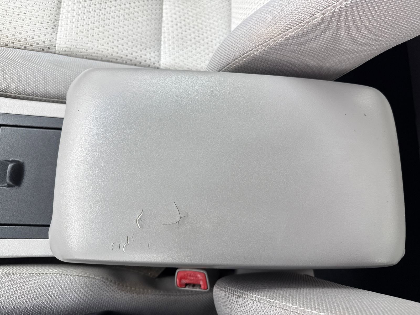 Used 2013 Toyota Camry LE image 30