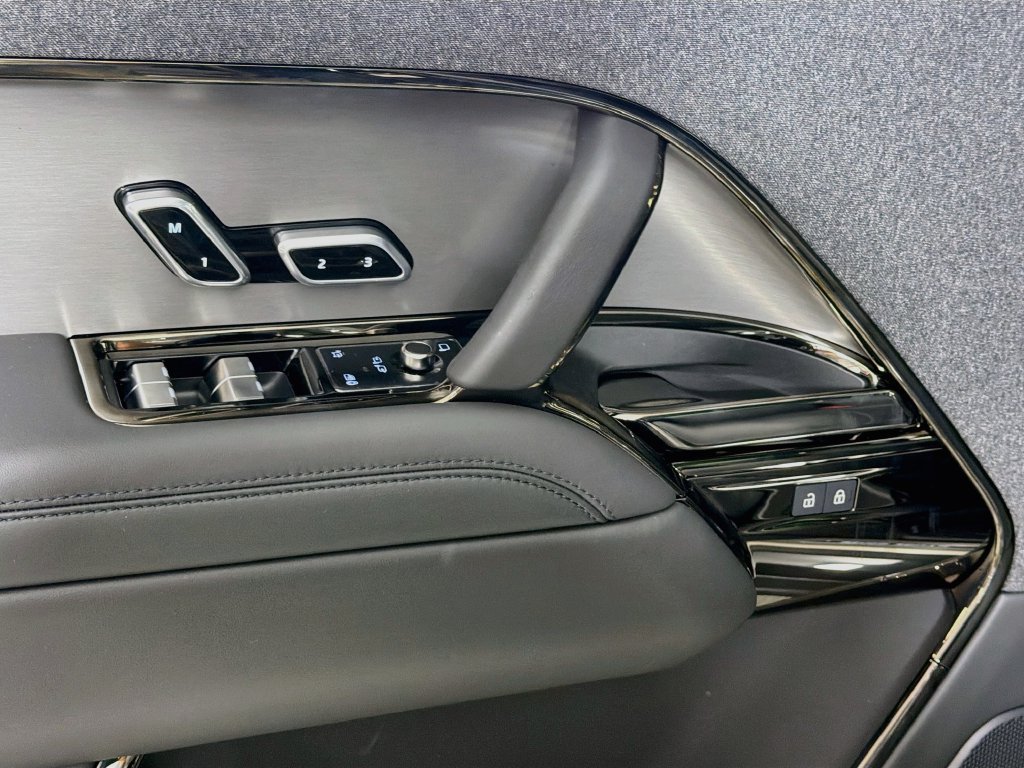 New 2027 Land Rover Range Rover Sport SE AWD/4WD image 18