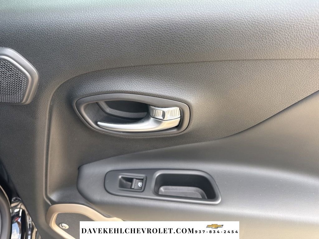 Used 2017 Jeep Renegade Limited image 37