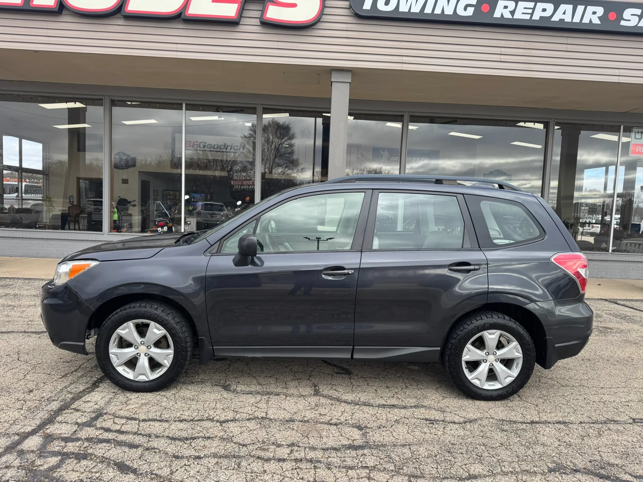 Used 2016 Subaru Forester 2.5i w/ Protection Package #1 AWD/4WD image 2