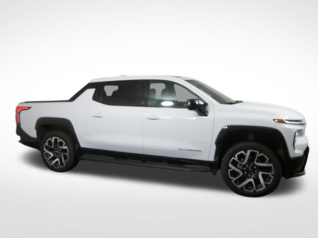 Used 2025 Chevrolet Silverado EV RST AWD/4WD image 2