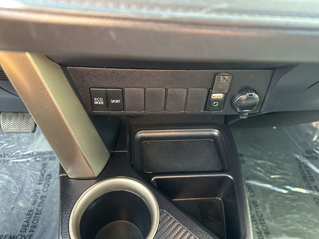 Used 2015 Toyota RAV4 LE image 6