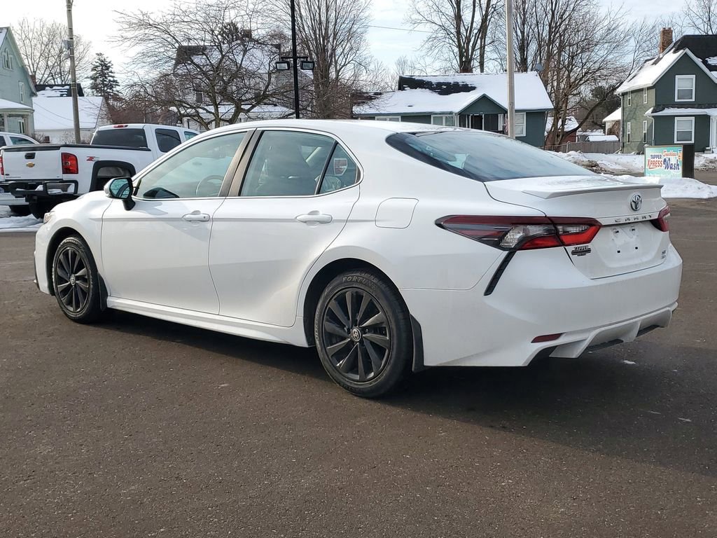 Used 2021 Toyota Camry SE image 4