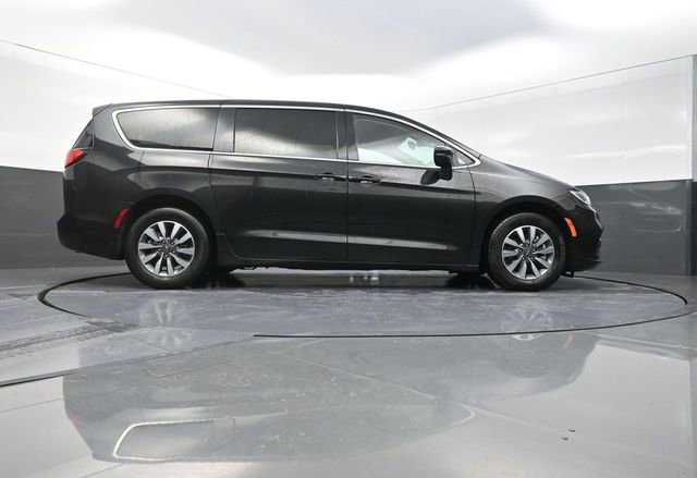 Used 2023 Chrysler Pacifica Touring-L FWD image 37