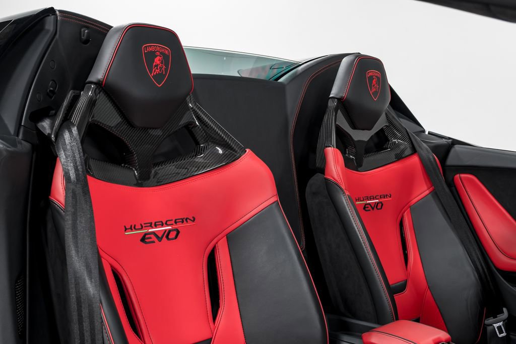 Used 2022 Lamborghini Huracan EVO RWD image 33