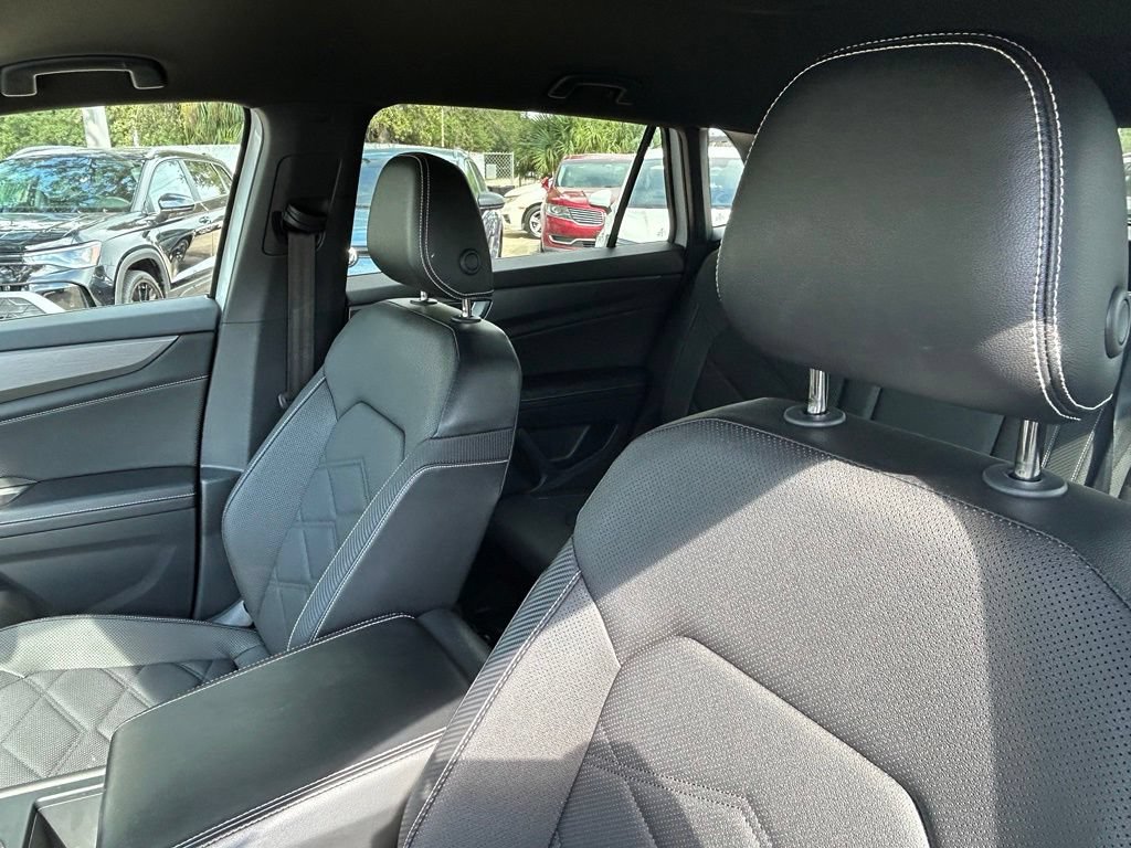 Used 2024 Volkswagen Atlas Cross Sport SE FWD image 16