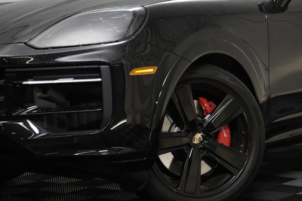 Used 2025 Porsche Cayenne GTS AWD/4WD image 3