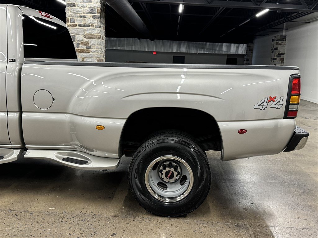 Used 2005 GMC Sierra 3500 SLT w/ Heavy-Duty Power Package AWD/4WD image 8