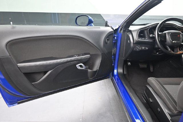 Used 2021 Dodge Challenger SXT w/ Driver Convenience Group RWD image 15
