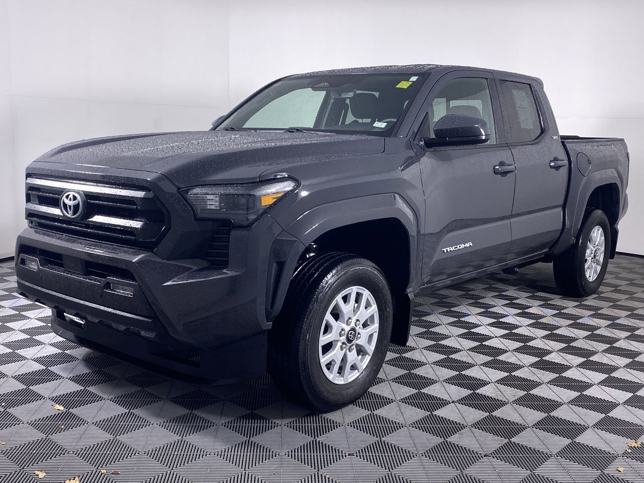 Used 2025 Toyota Tacoma SR5 w/ SR5 Upgrade Package AWD/4WD image 34
