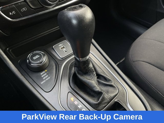 Used 2020 Jeep Cherokee Latitude w/ Cold Weather Group AWD/4WD image 16