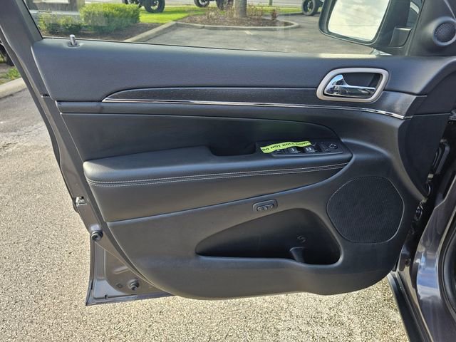 Used 2017 Jeep Grand Cherokee Limited w/ Luxury Group II image 18