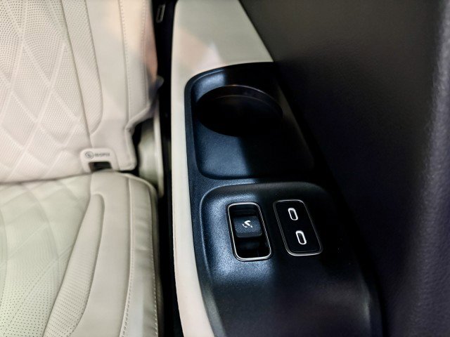 New 2026 Mercedes-Benz GLS 63 AMG 4MATIC image 32