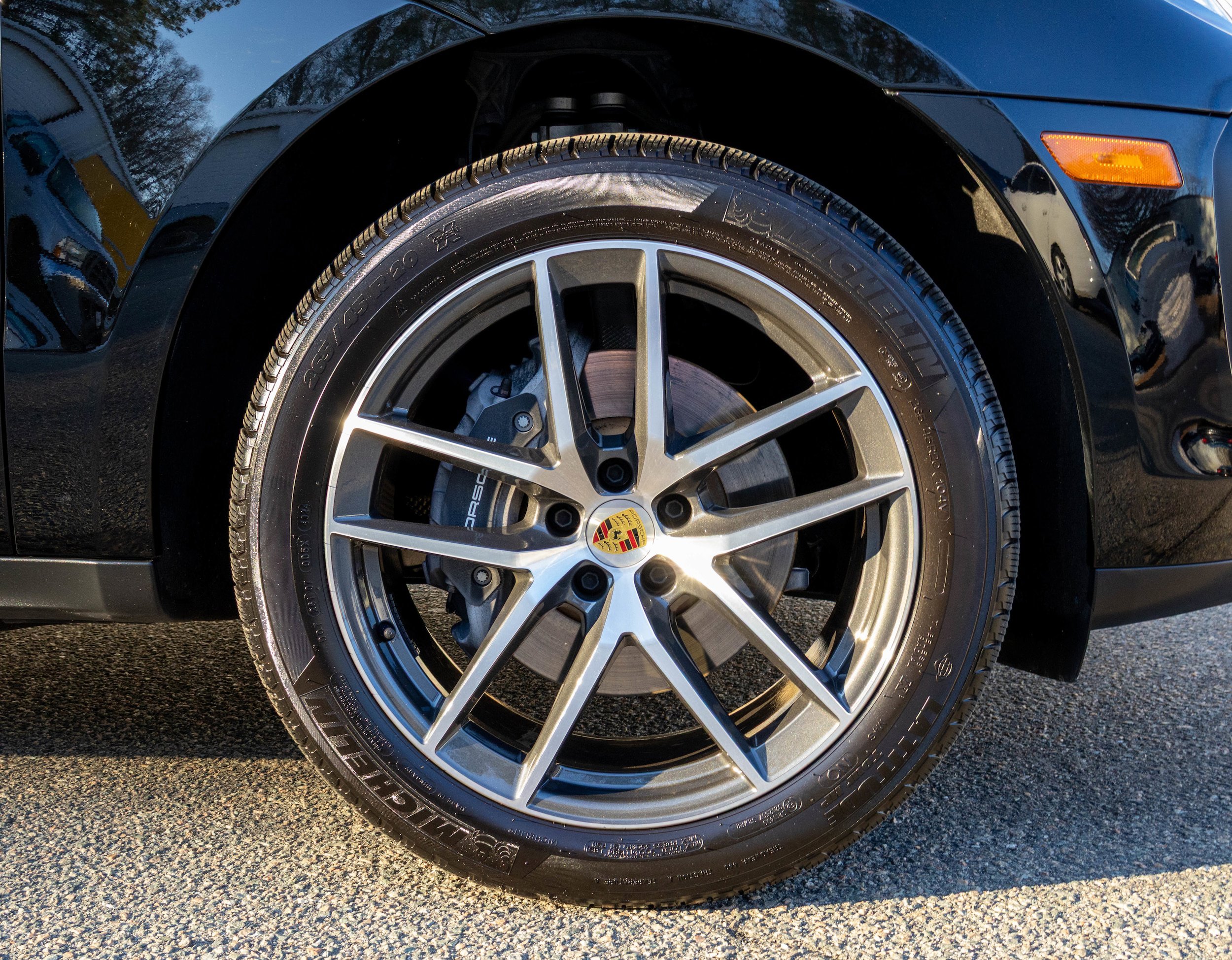 Certified 2025 Porsche Macan AWD/4WD image 12