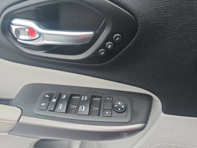 Used 2022 Jeep Cherokee Limited AWD/4WD image 29