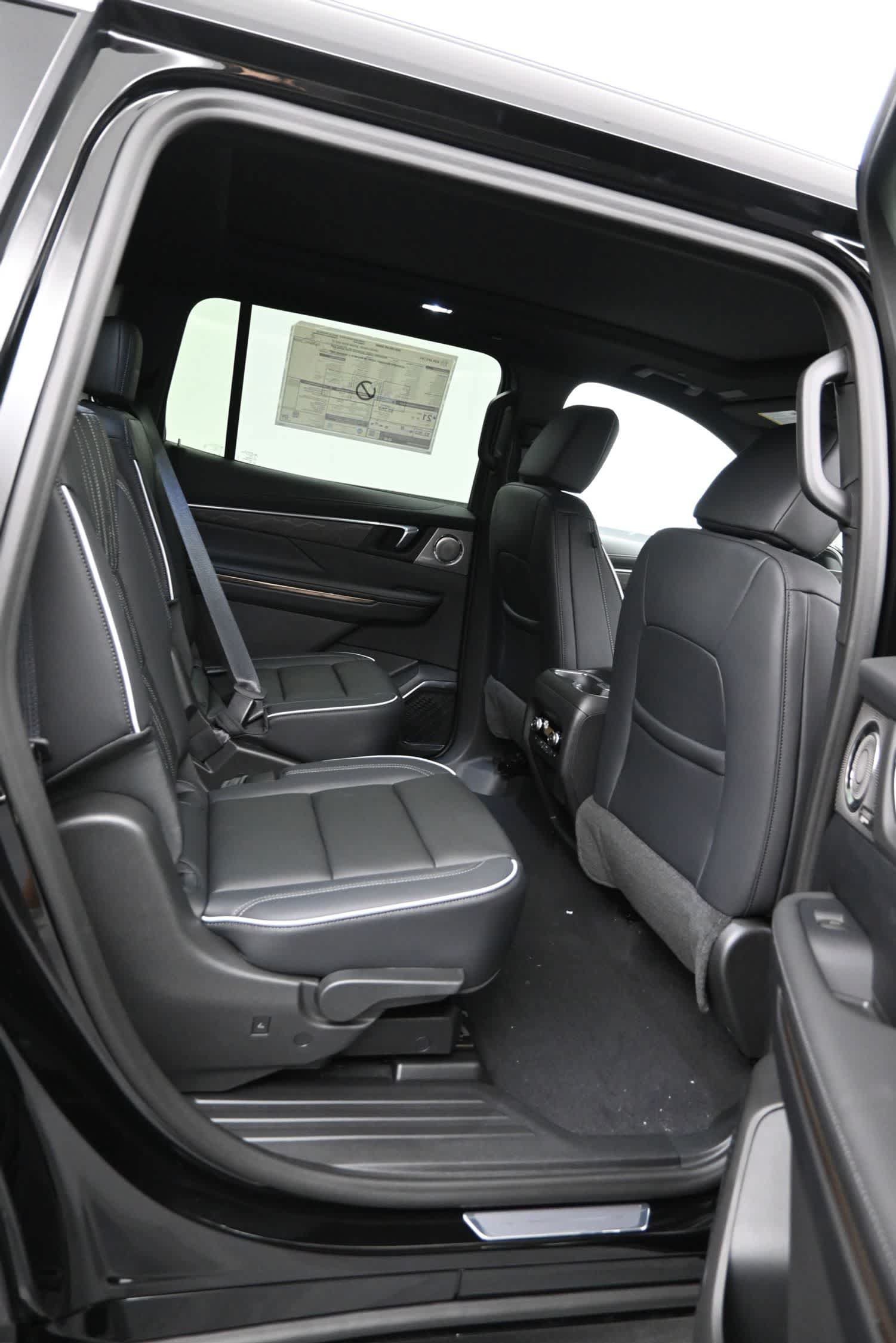 New 2026 Buick Enclave Avenir w/ Super Cruise Package AWD/4WD image 12