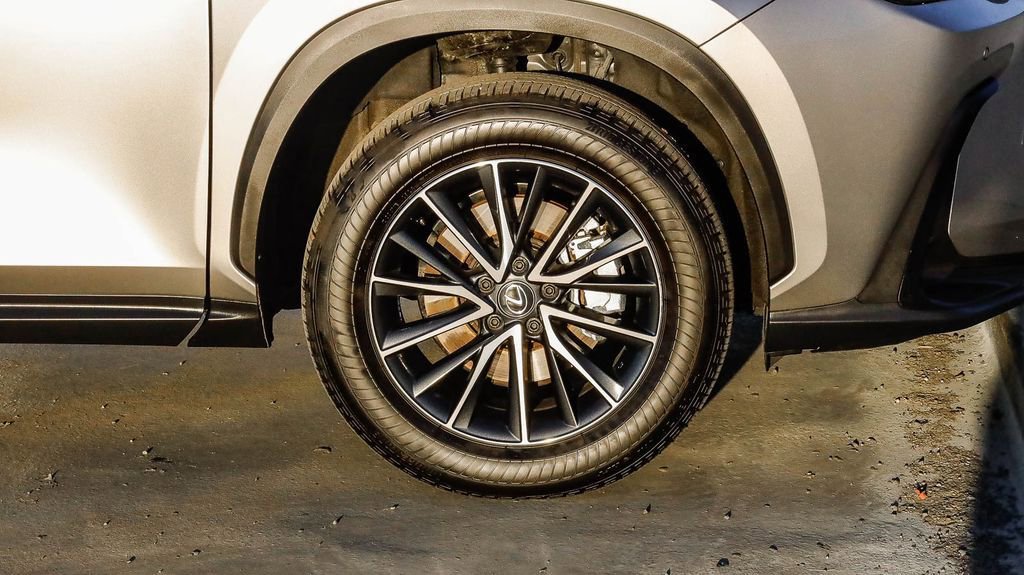 Used 2025 Lexus NX 250 FWD w/ Premium Package image 11