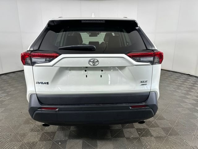 Used 2021 Toyota RAV4 XLE Premium image 4