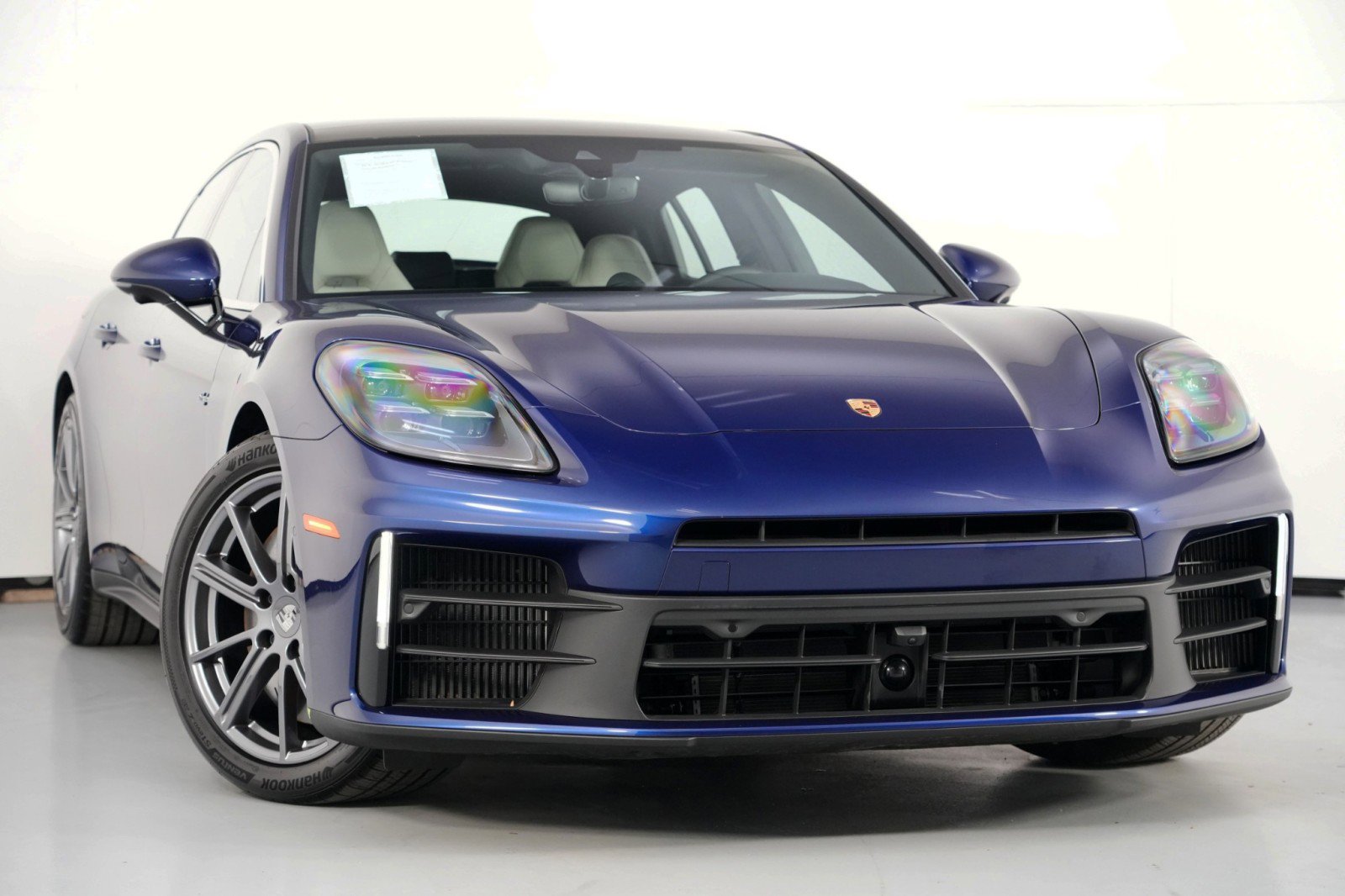 Used 2025 Porsche Panamera 4S w/ Premium Package image 4