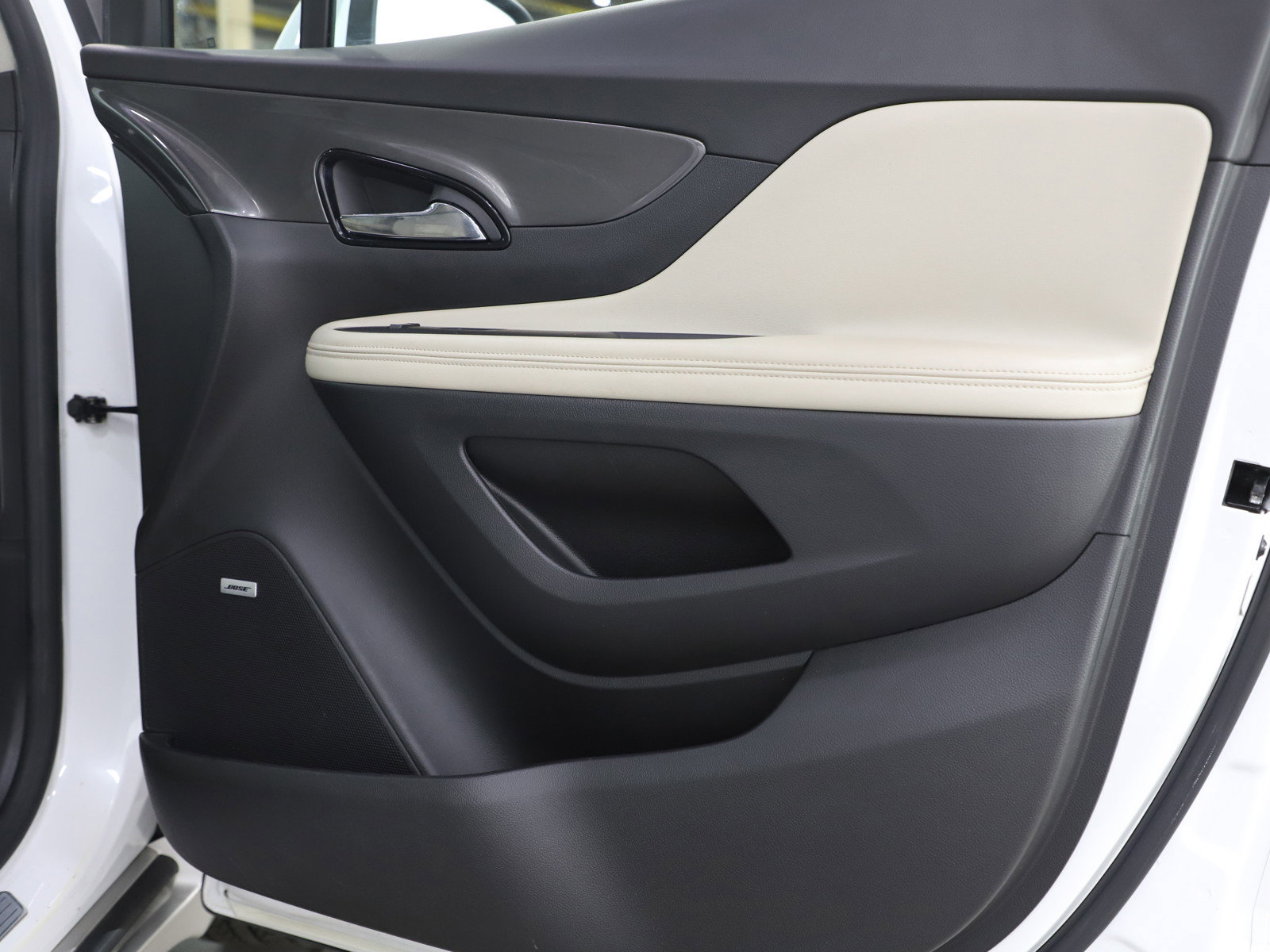 Used 2017 Buick Encore Premium image 9