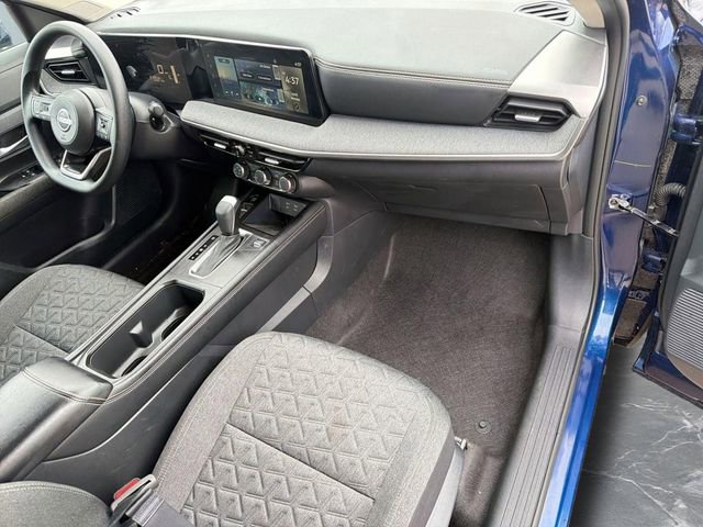 Used 2025 Nissan Kicks SV image 13