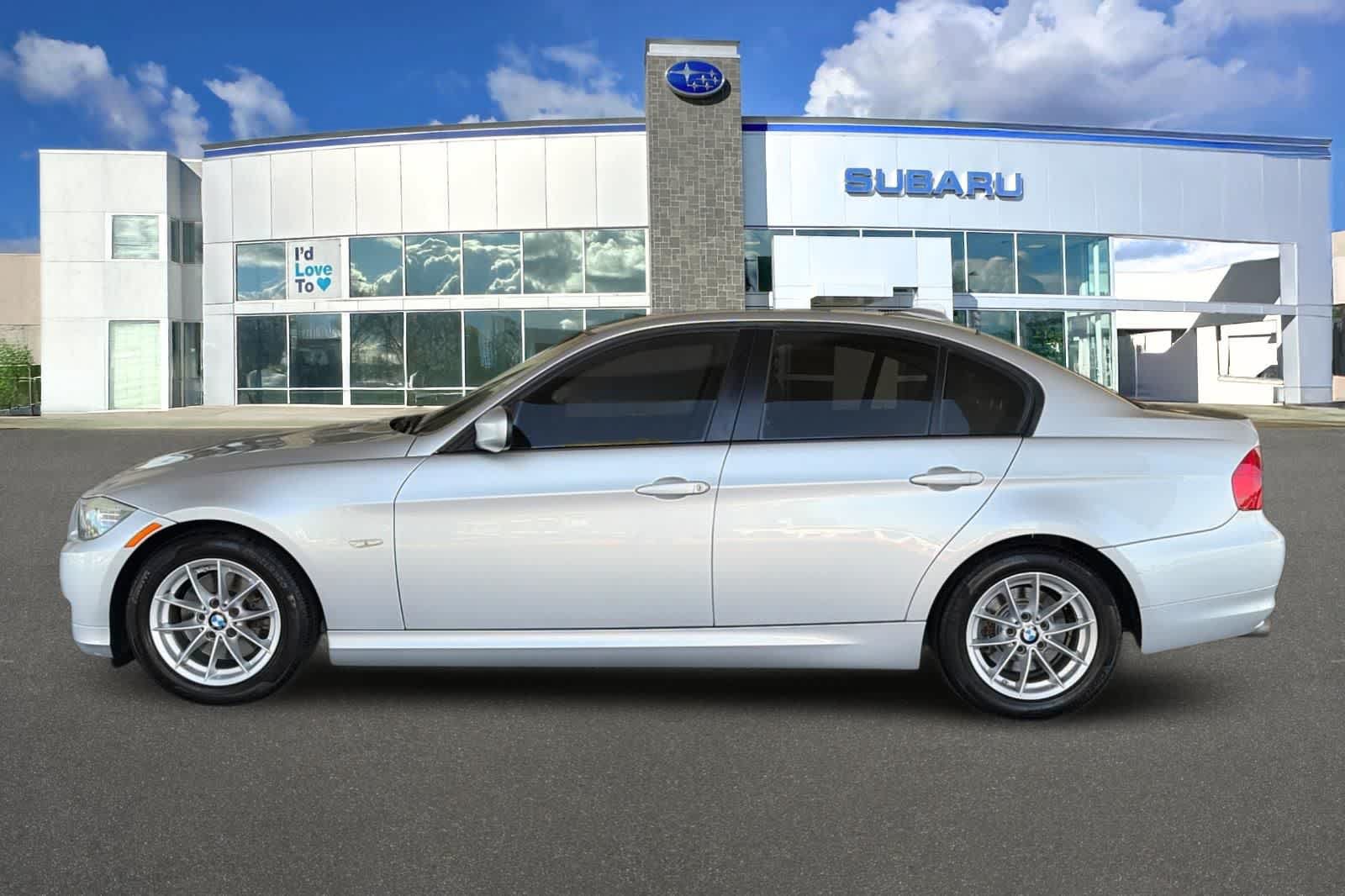 Used 2010 BMW 328i Sedan RWD image 9
